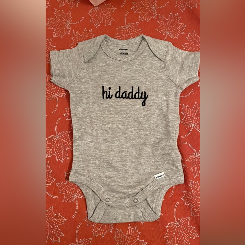 Pregnancy announcement onesie